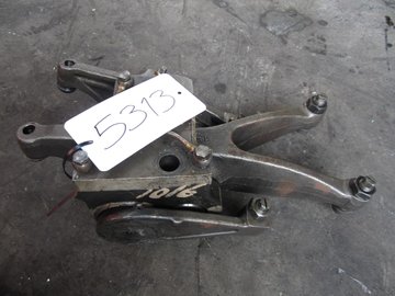 MAK 6M 453 AK (VALVE ROCKER BRACKET ASSY/1.3530B&1.3520B)
