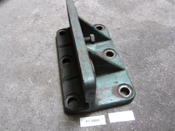 TWIN DISC MG-512 (BRACKET, GEARBOX MOUNT/5126665)