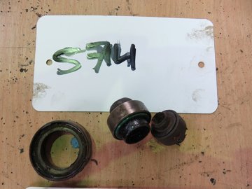 DEUTZ SBA M 816 (BUSHES FOR CYLINDERHEAD)
