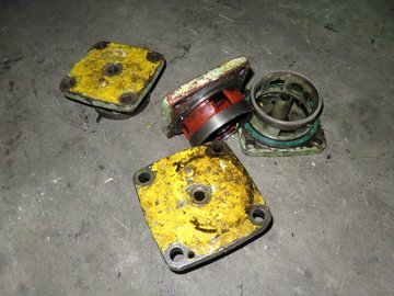 DEUTZ RBV 6/8M 545 (OIL/FUEL FILTER COVER)