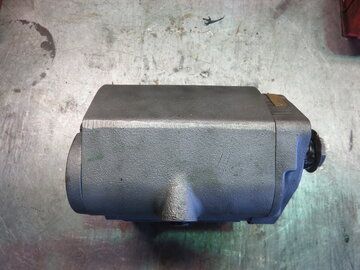 DEUTZ SBA 528 (LUBRICATION OIL PUMP/02054221)