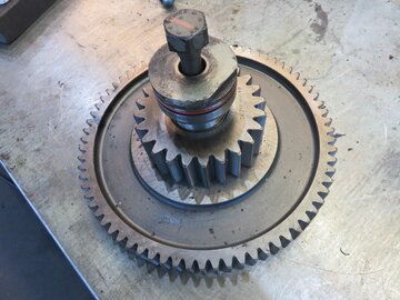 DEUTZ SBV 12M 628 (GEAR IDLER/04078817/04069857/02083034)