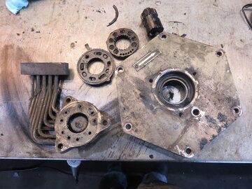 DEUTZ SBV 12M 628 (AIR DISTRUBITOR/04073125/02087653)