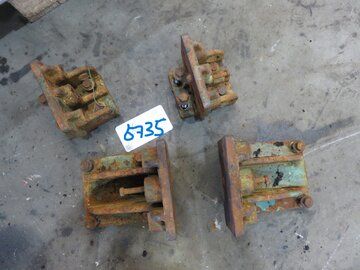 VOLVO PENTA 162A,163A,165A (ENGINE BRACKET)